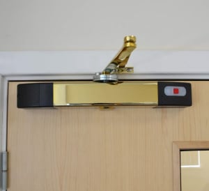 Geofire Agrippa Wireless Sound-Activated Fire Door Closer (Polished Brass) (3-80-0071)